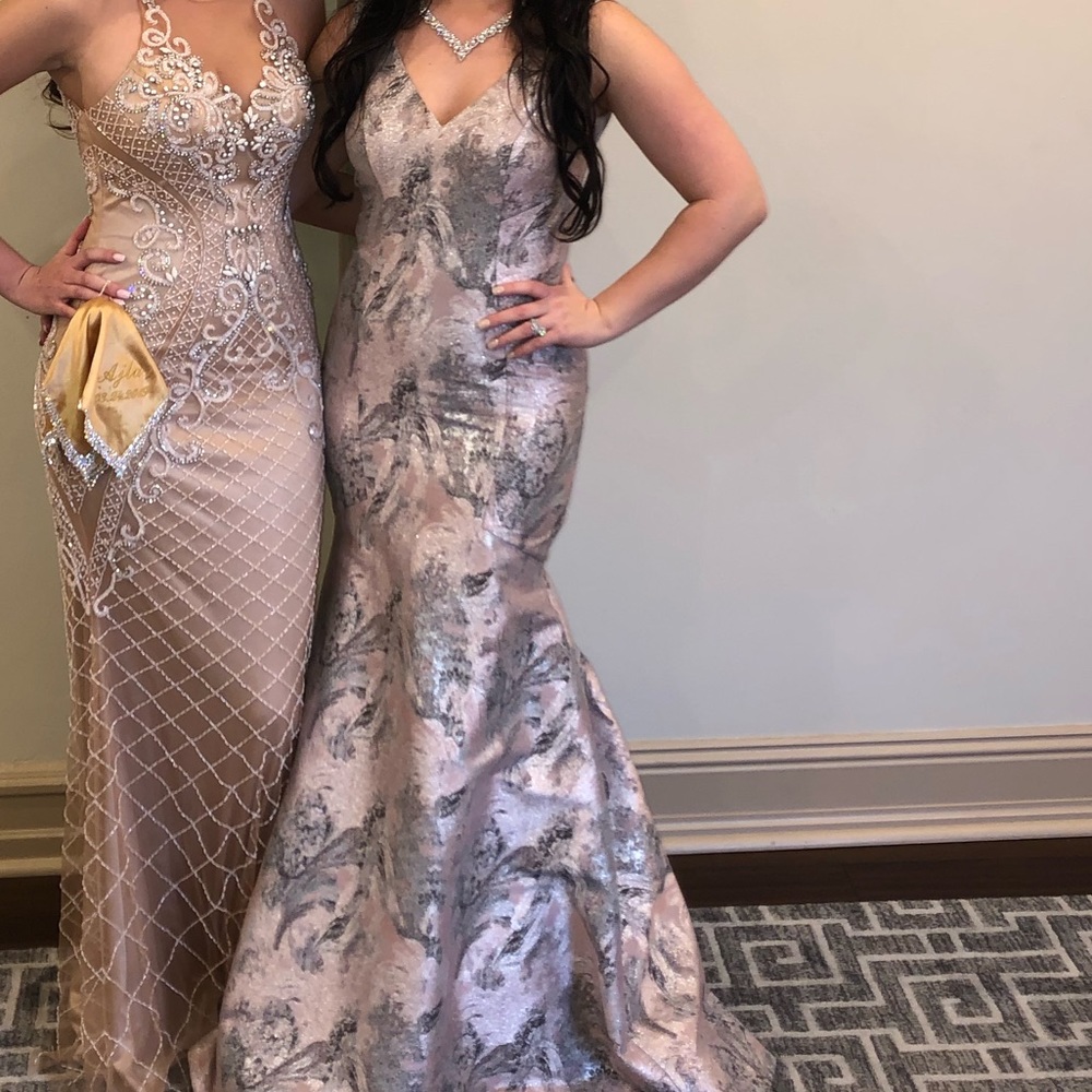 Beautiful Theia evening gown ❤️ ——-SOLD ——